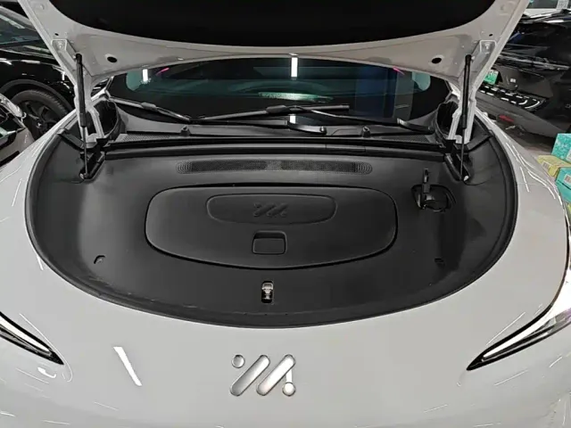 IM Motors LS6 — Фото автомобиля 19