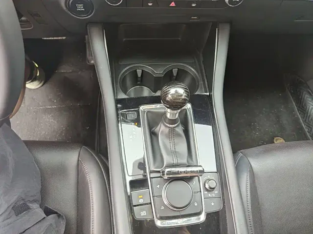Mazda Axela — Фото автомобиля 13