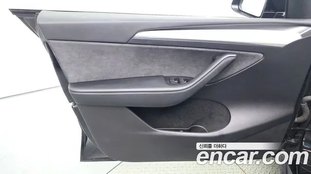 Tesla Model Y — Фото автомобиля 13