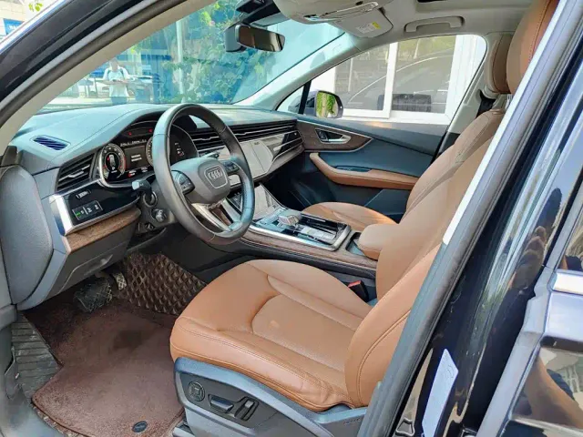 Audi Q7 — Фото автомобиля 7