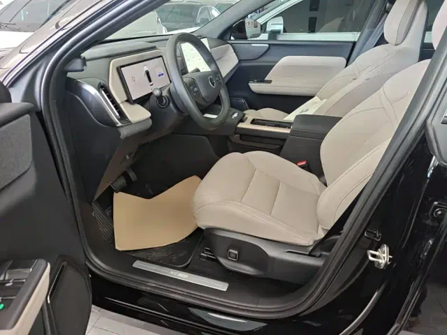 Volvo XC70 Plug-in Hybrid — Фото автомобиля 14