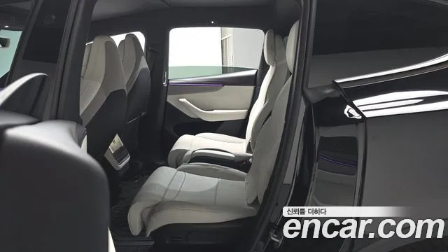 Tesla Model Y — Фото автомобиля 18