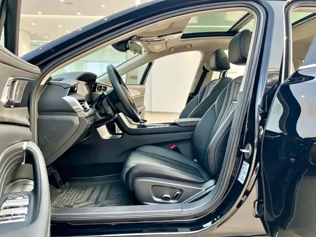 Hongqi Hongqi H5 2024 1.5T DCT Smart Connect Flag Rhythm Edition — Фото автомобиля 4