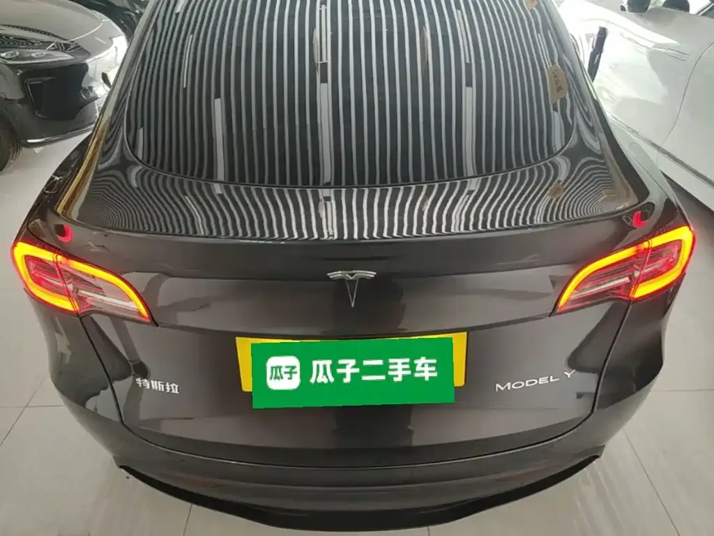Tesla Model Y 2024 Rear-Wheel Drive Version — Фото автомобиля 5