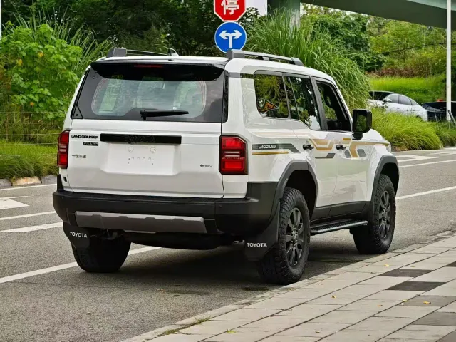 Toyota Prado — Фото автомобиля 7
