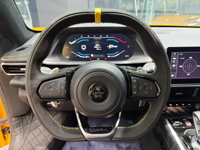 Lotus Emira — Фото автомобиля 7