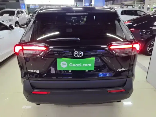 Toyota RAV4 — Фото автомобиля 5