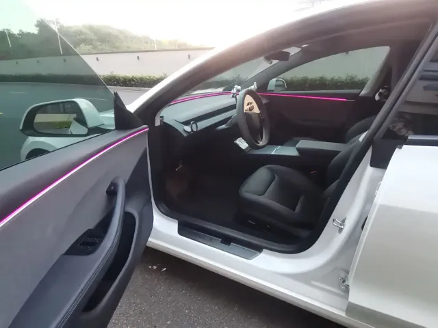 Tesla Model 3 — Фото автомобиля 6