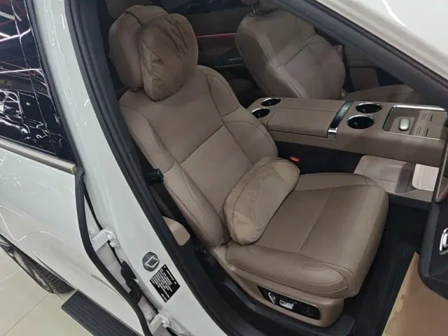 Li Auto L9 — Фото автомобиля 24