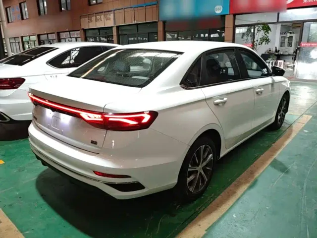 Geely Emgrand — Фото автомобиля 6