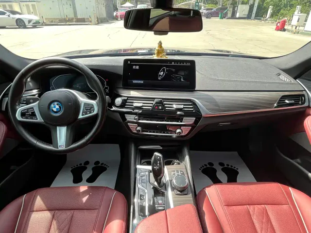BMW 5 Series — Фото автомобиля 12