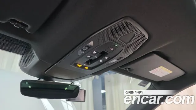 Porsche Macan Electric — Фото автомобиля 24