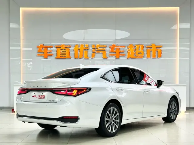 Lexus ES — Фото автомобиля 5