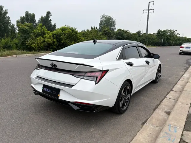 Hyundai Elantra — Фото автомобиля 4