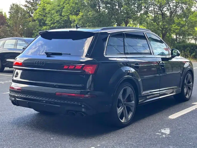 Audi SQ7 — Фото автомобиля 5