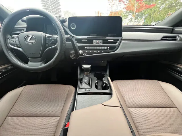 Lexus ES — Фото автомобиля 8