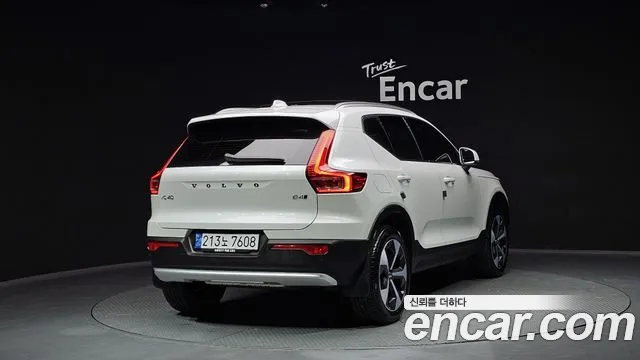 Вольво XC40 B4 Ultra Bright — Фото автомобиля 2