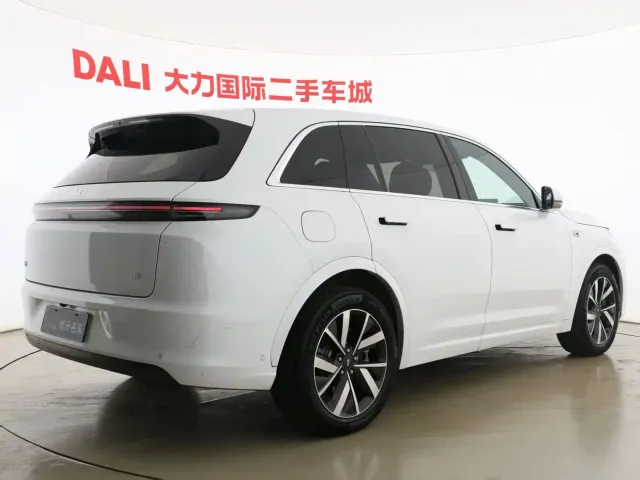 Li Auto L7 — Фото автомобиля 13