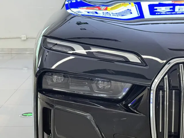 BMW i7 — Фото автомобиля 4