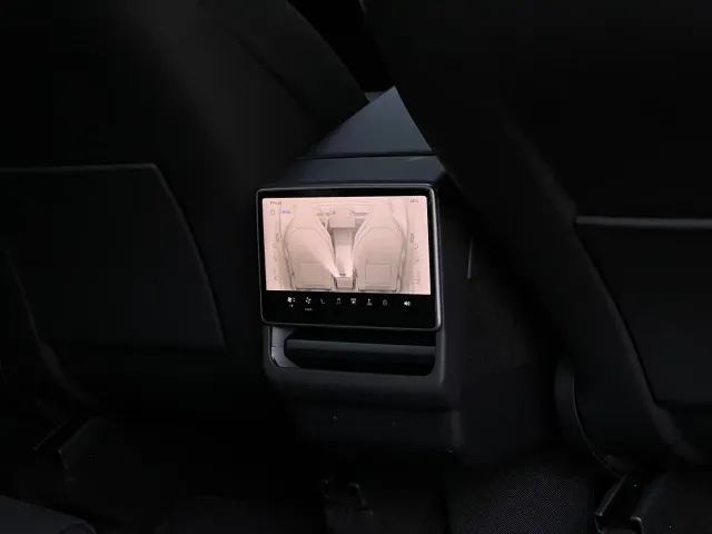 Tesla Model Y L 2025 Facelift Long Range AWD — Фото автомобиля 20