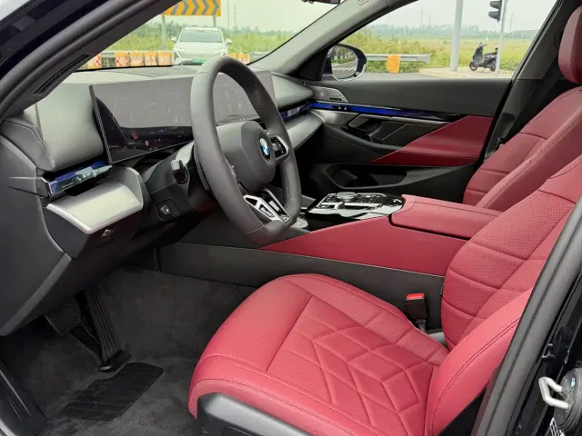 BMW 5 Series — Фото автомобиля 3