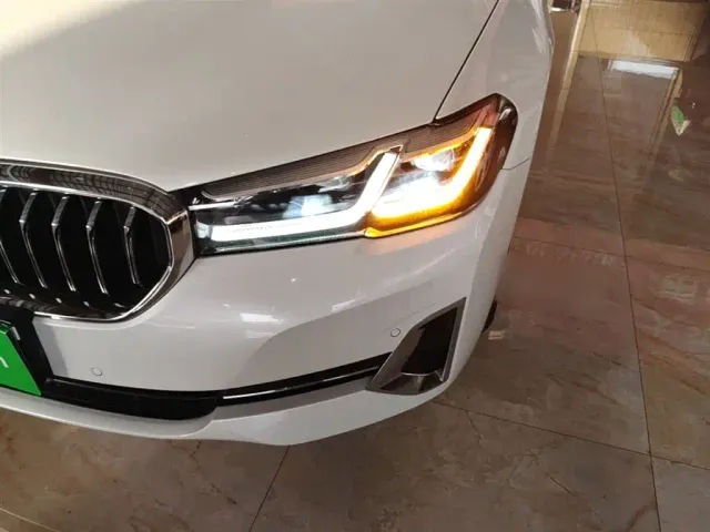 BMW 5 Series — Фото автомобиля 17