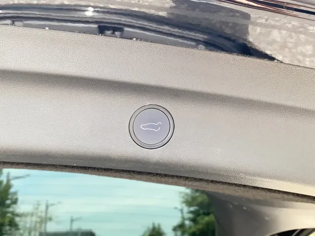 Tesla Model Y — Фото автомобиля 17