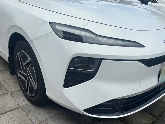 Roewe D6 — Фото автомобиля 5