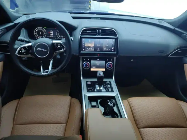 Jaguar XEL — Фото автомобиля 12