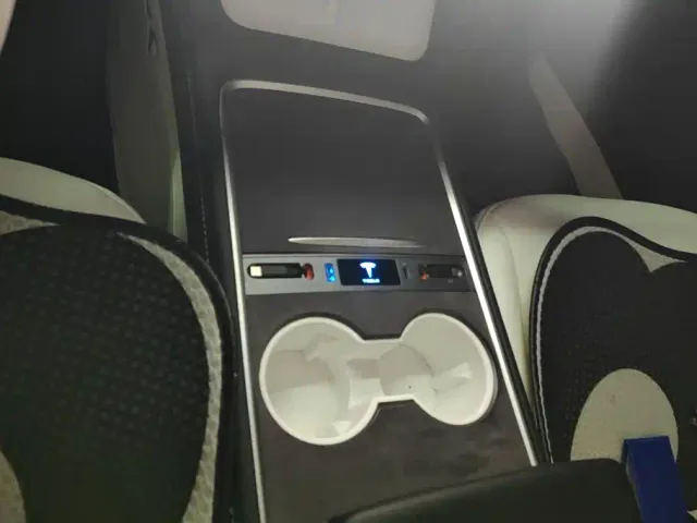 Tesla Model 3 — Фото автомобиля 16