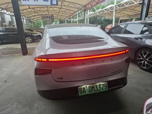 Xpeng P7 — Фото автомобиля 8