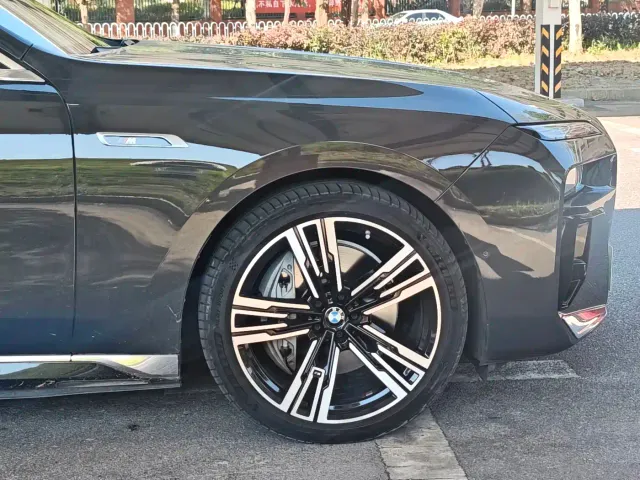 BMW i7 — Фото автомобиля 7