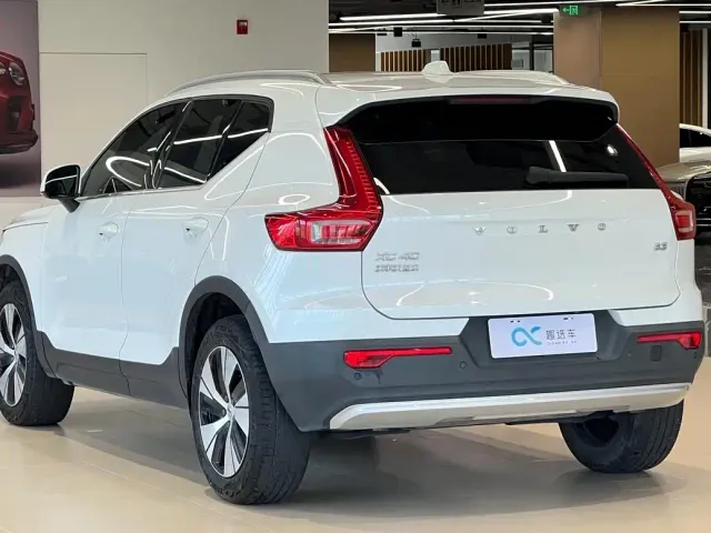 Volvo XC40 — Фото автомобиля 5