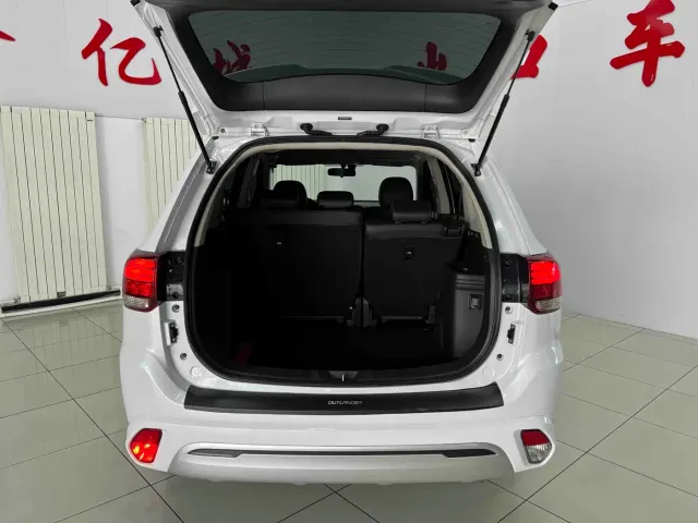 Mitsubishi Outlander — Фото автомобиля 18