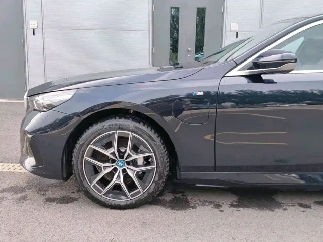 BMW i5 — Фото автомобиля 6
