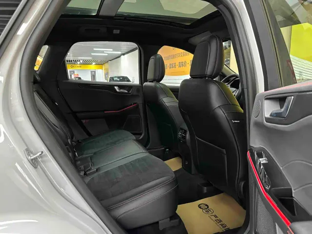 Ford Escape — Фото автомобиля 12