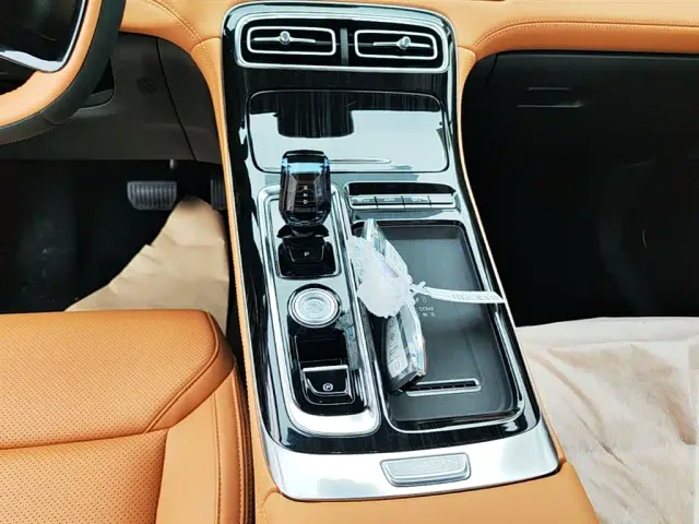 Geely Boyue L — Фото автомобиля 13