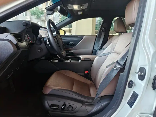 Lexus ES — Фото автомобиля 10