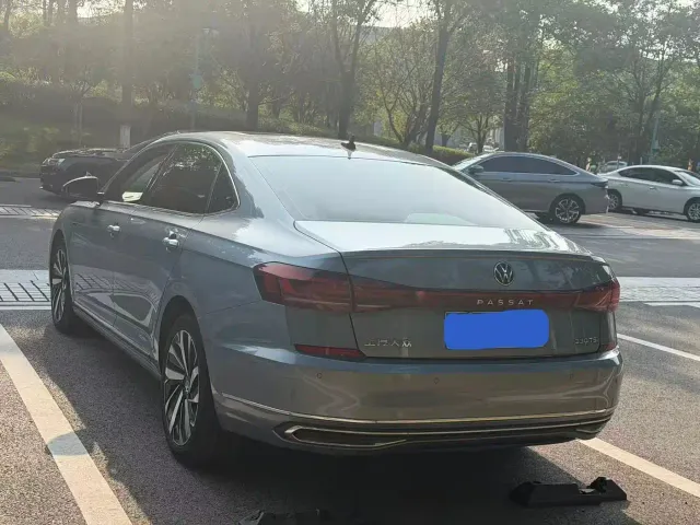 Volkswagen Passat — Фото автомобиля 14