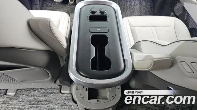Hyundai Staria Staria 4WD Lounge 7 мест — Фото автомобиля 24