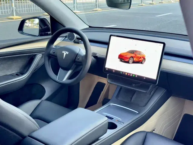 Tesla Model Y — Фото автомобиля 3