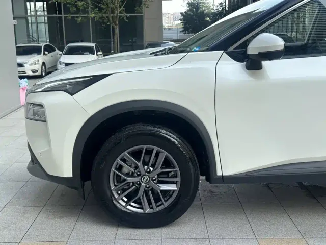 Nissan X-Trail — Фото автомобиля 5