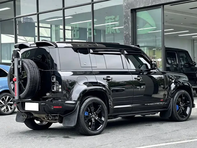 Land Rover Defender — Фото автомобиля 9