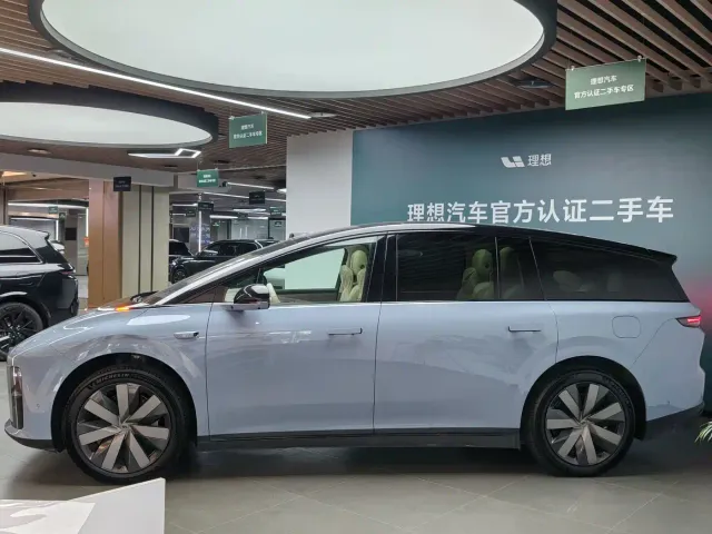 Li Auto i8 — Фото автомобиля 7