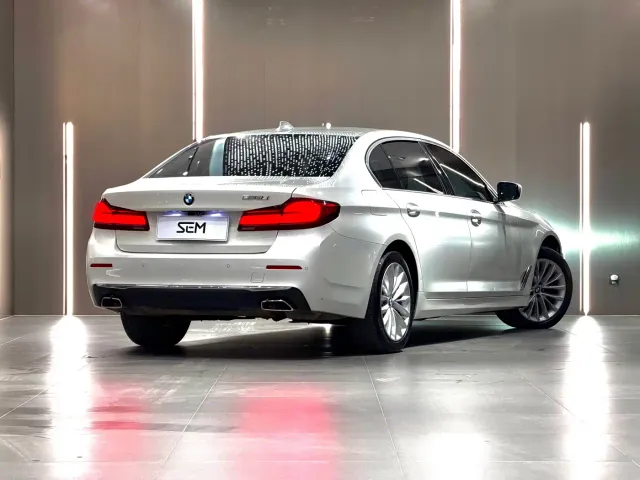 BMW 5 Series — Фото автомобиля 4