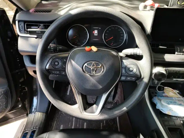 Toyota RAV4 — Фото автомобиля 15