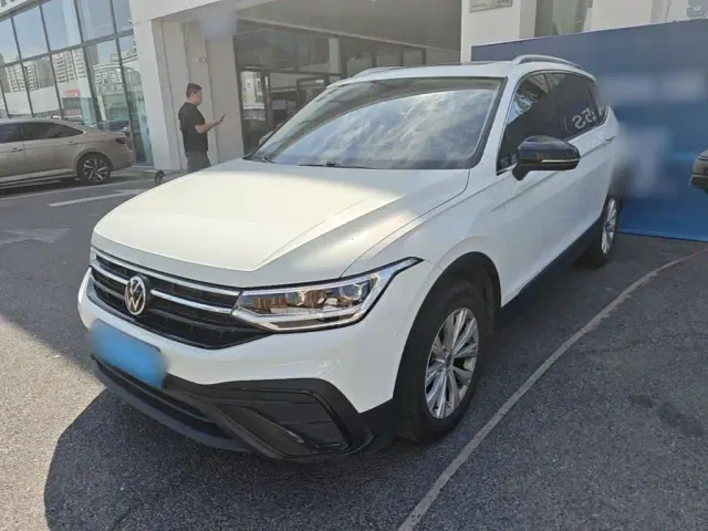 Фотография автомобиля — Volkswagen Tiguan L