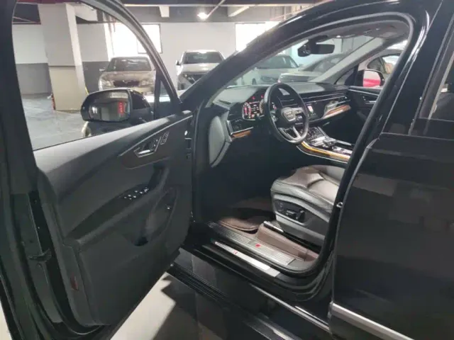 Audi Q7 — Фото автомобиля 7