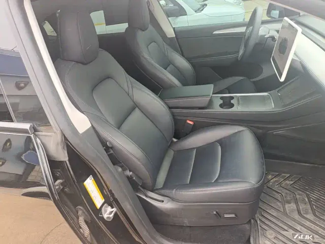 Tesla Model Y — Фото автомобиля 24