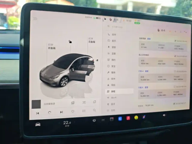 Tesla Model Y — Фото автомобиля 12